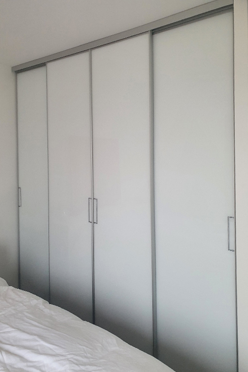 Ensemble 4 portes de placard coulissantes Verre laqué blanc - 2/3